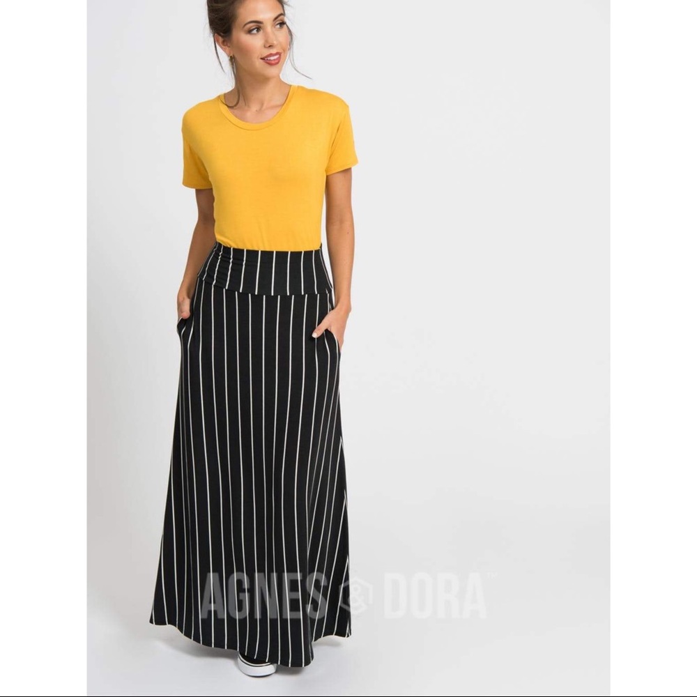Agnes & Dora Maxi Skirt Pocket B&W Pin Stripe Stretchy Knit New With Tags